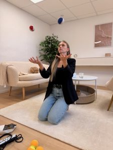Aktives Neurotraining mit Brainhop® Übungen zur Förderung der Gehirnvernetzung bei Alexandra König.